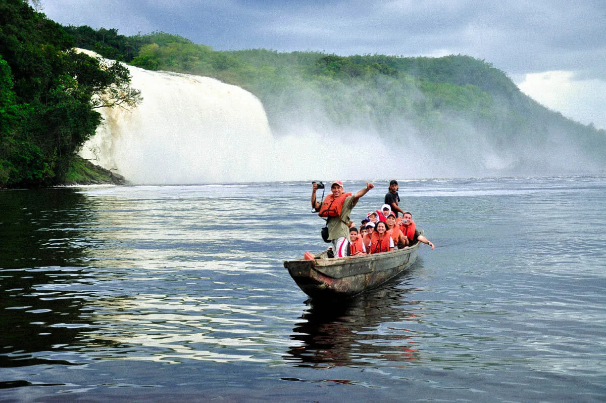 Família na Laguna de Canaima