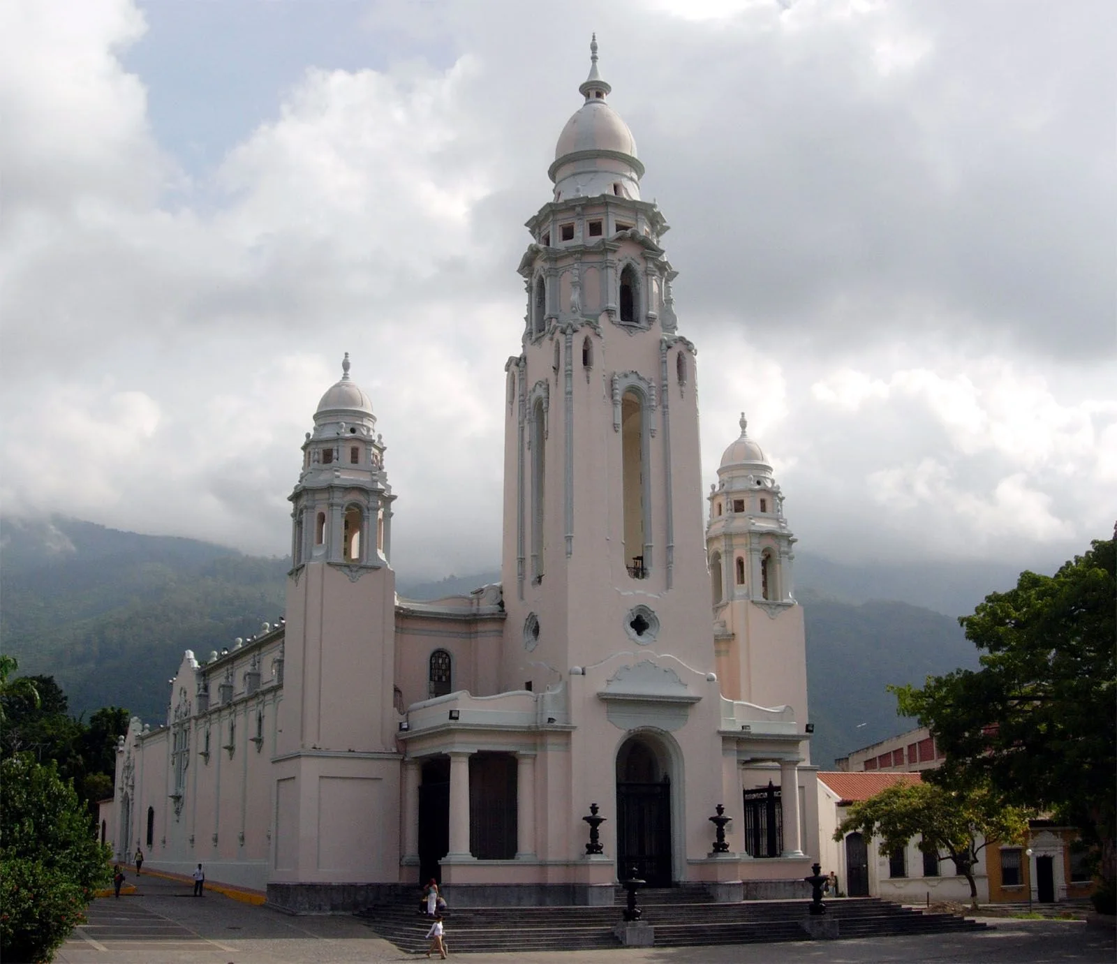 Panteón y Plaza Bolívar