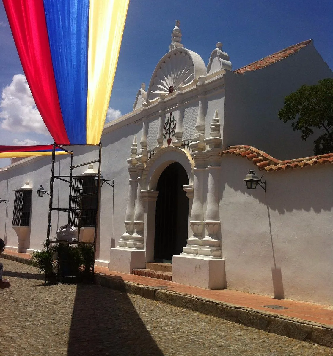 Catedral y Casa de las Ventanas de Hierro