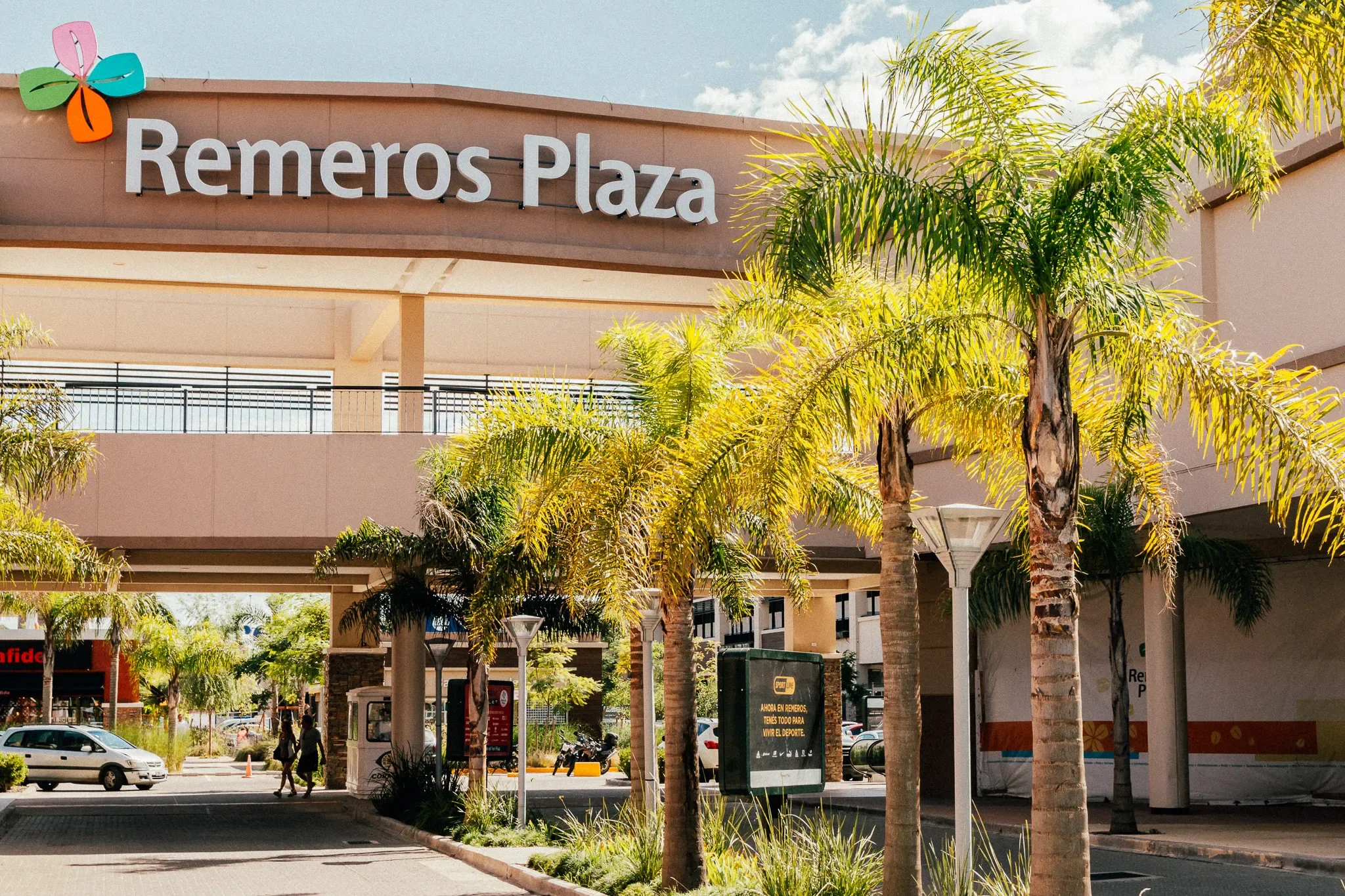 Centro comercial y logístico