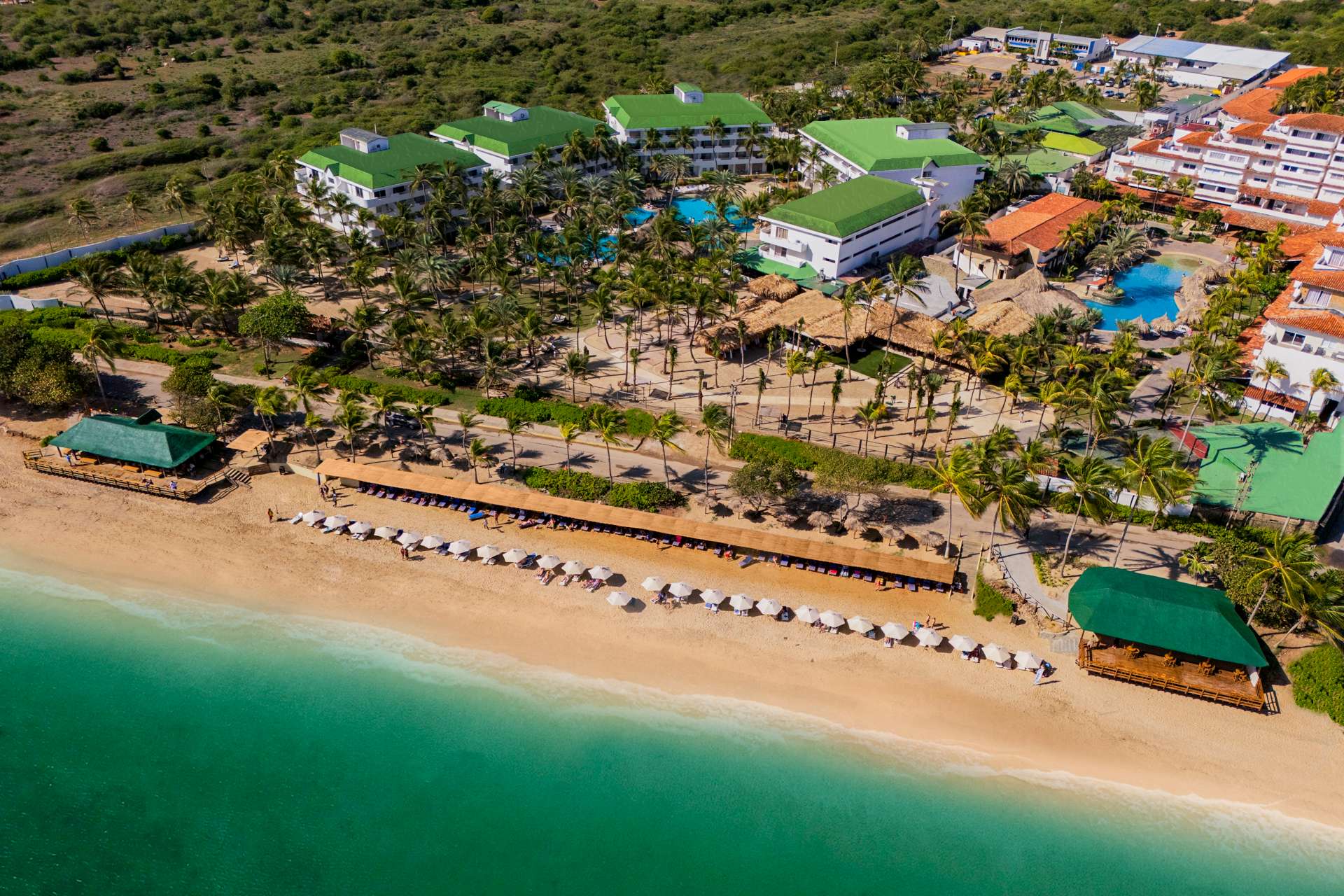 Vista general del complejo Sunsol Isla Caribe en Margarita