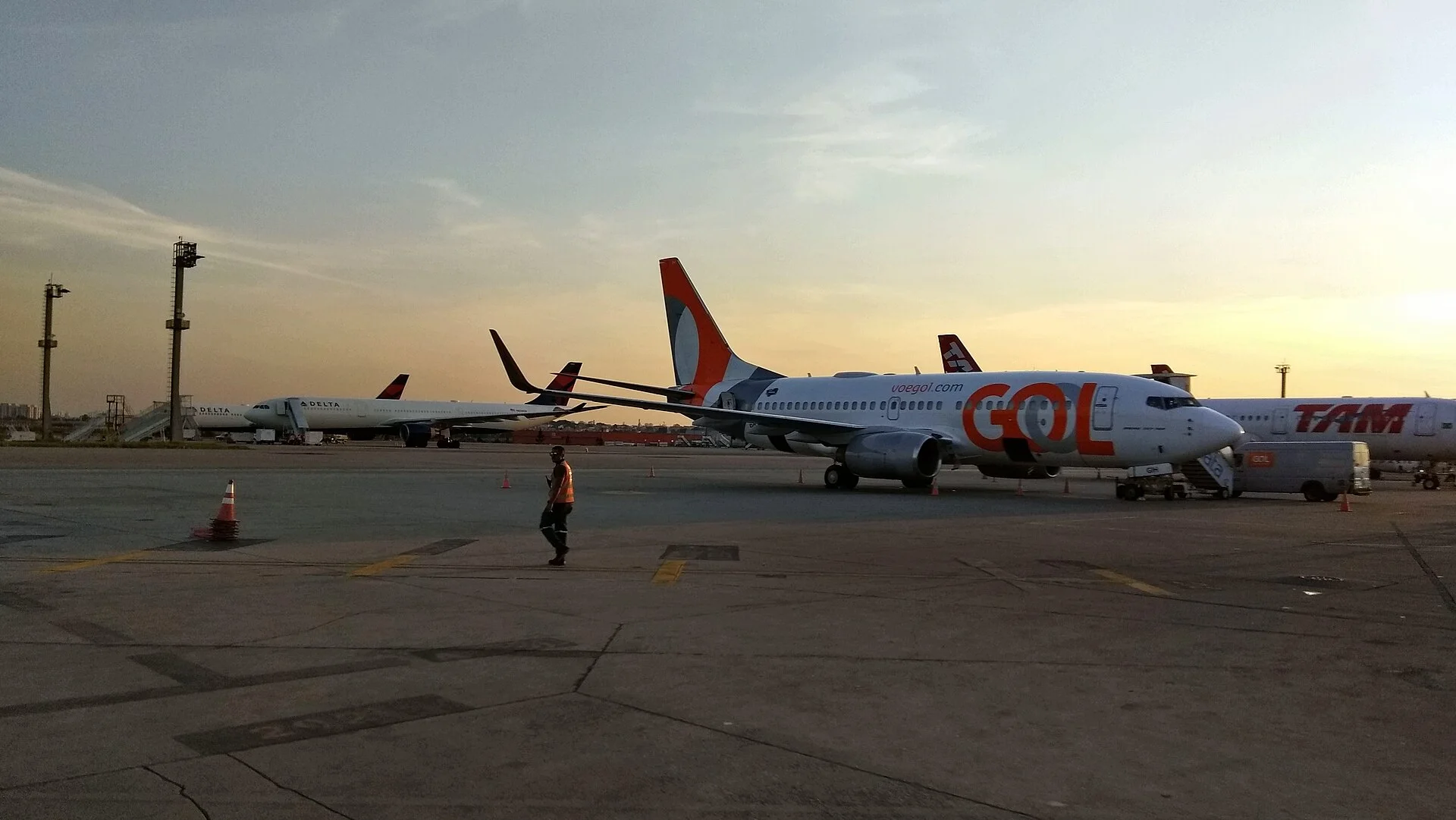 Avión de GOL Líneas Aéreas en pista