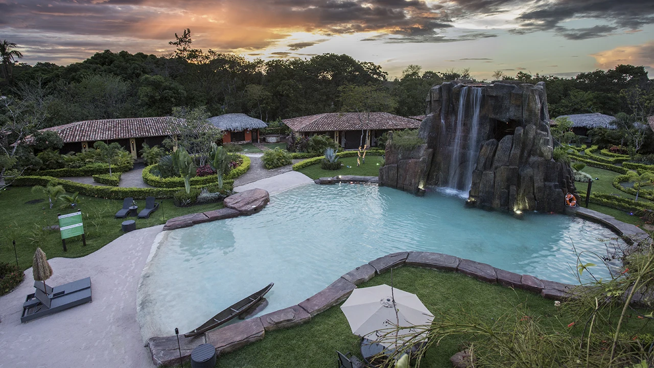 Ara Merú Lodge — Campamento en Canaima