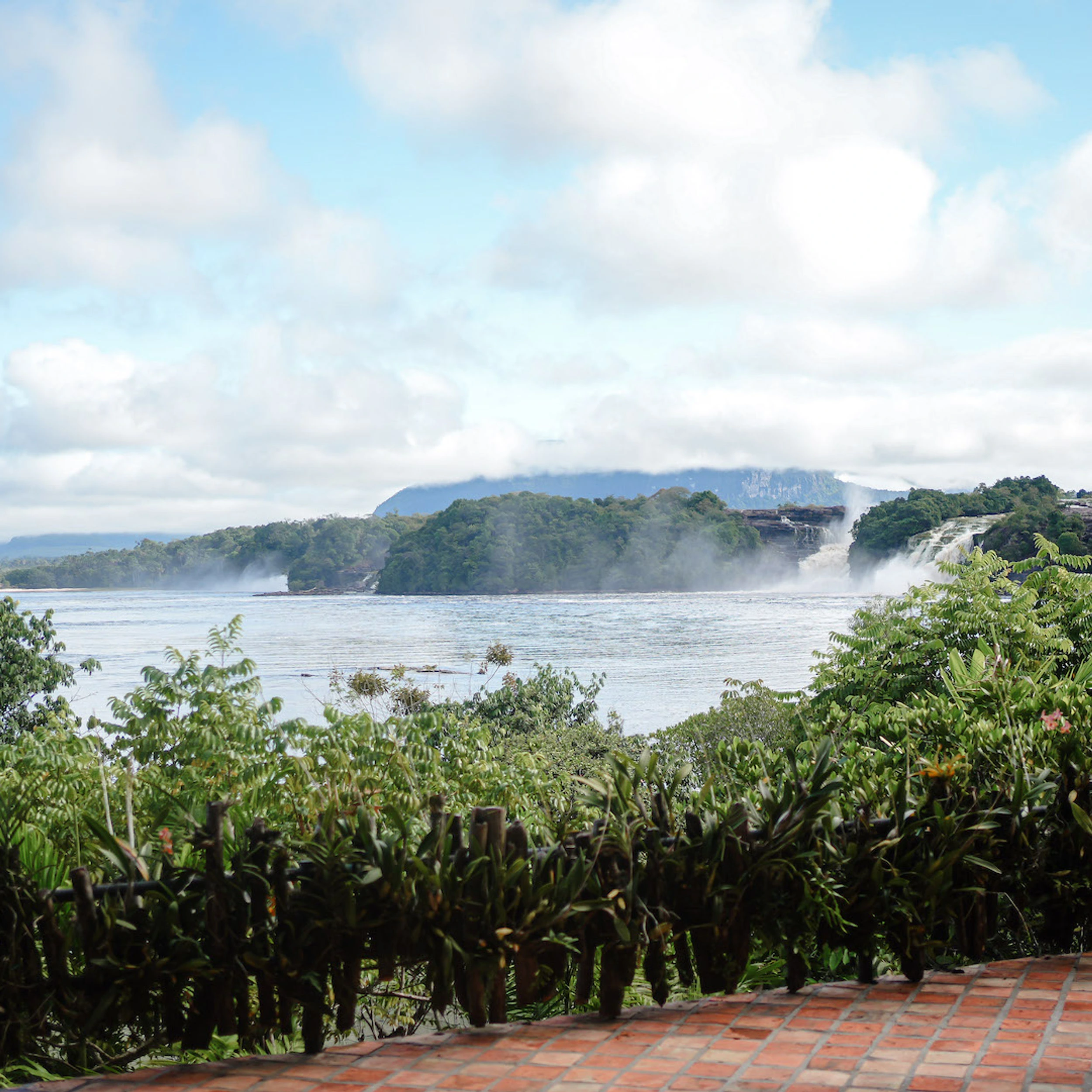 Campamento Canaima — Laguna y paisaje acuático