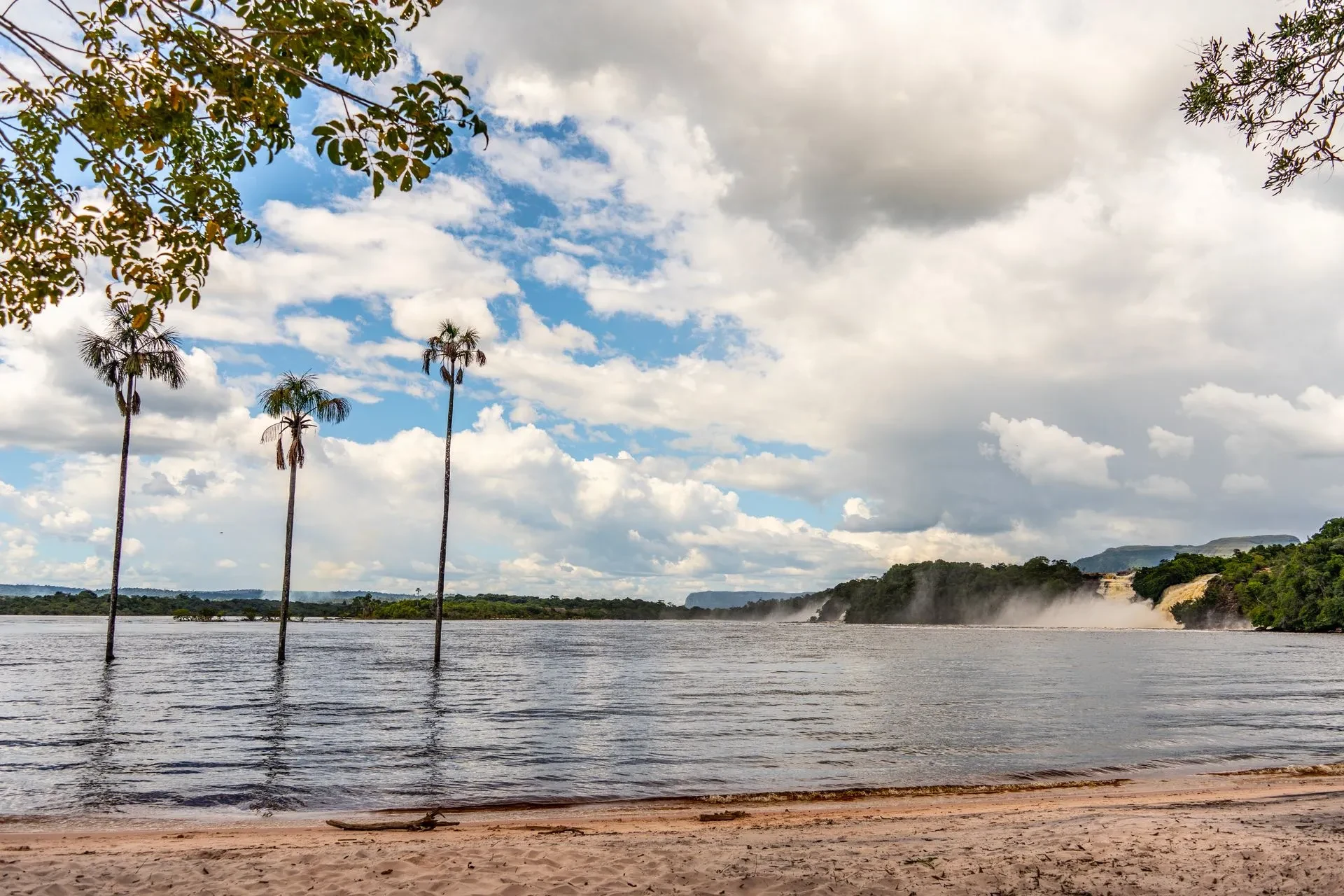 Tapuy Lodge — Laguna de Canaima
