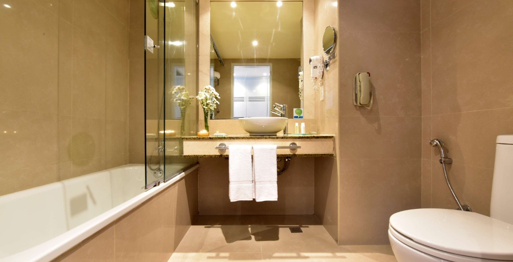 Baño Moderno con Tina