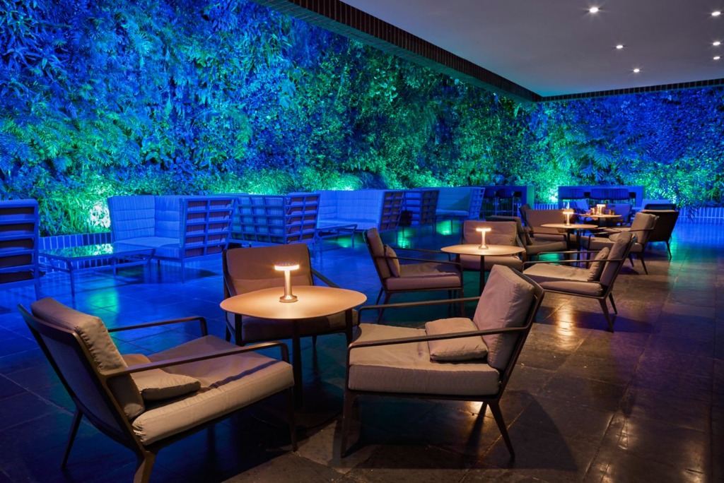 Lounge Exterior - Ambiente Nocturno