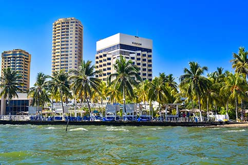 Frente al lago